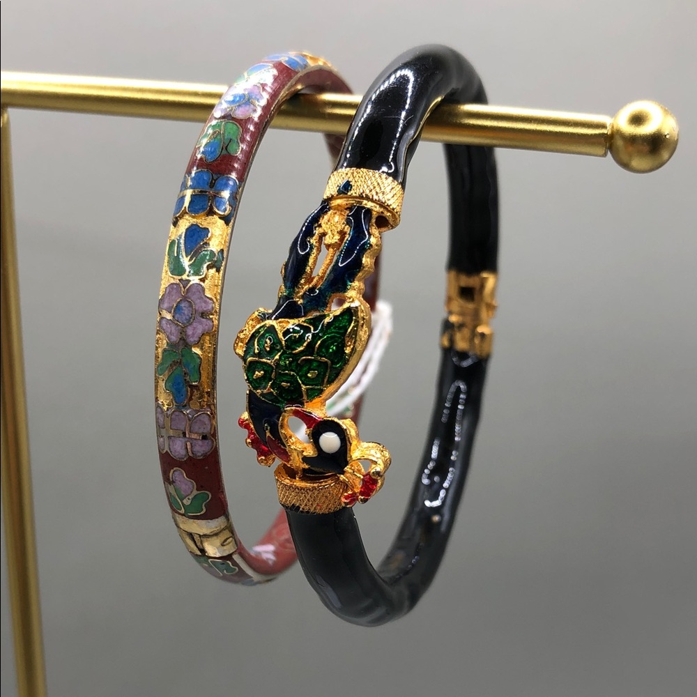 Vintage cloisonne red gold flower hinge bangle black peacock enamel clamper.